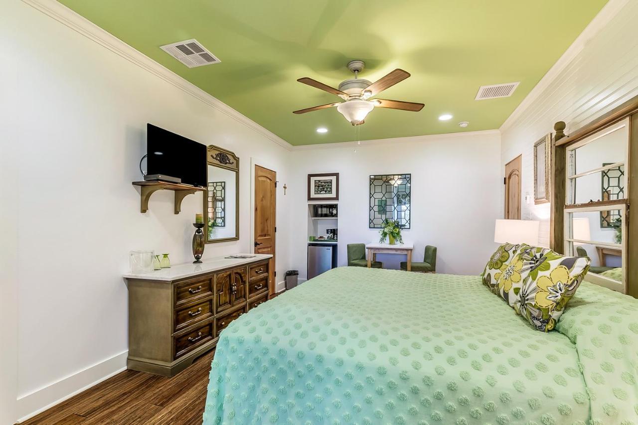 De La Bleau B&B แมนเดอวิลล์ ภายนอก รูปภาพ