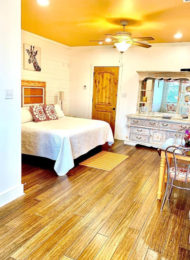 De La Bleau B&B แมนเดอวิลล์ ภายนอก รูปภาพ