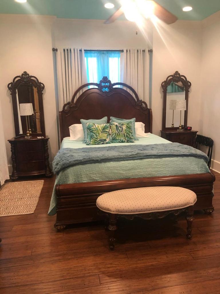 De La Bleau B&B แมนเดอวิลล์ ภายนอก รูปภาพ